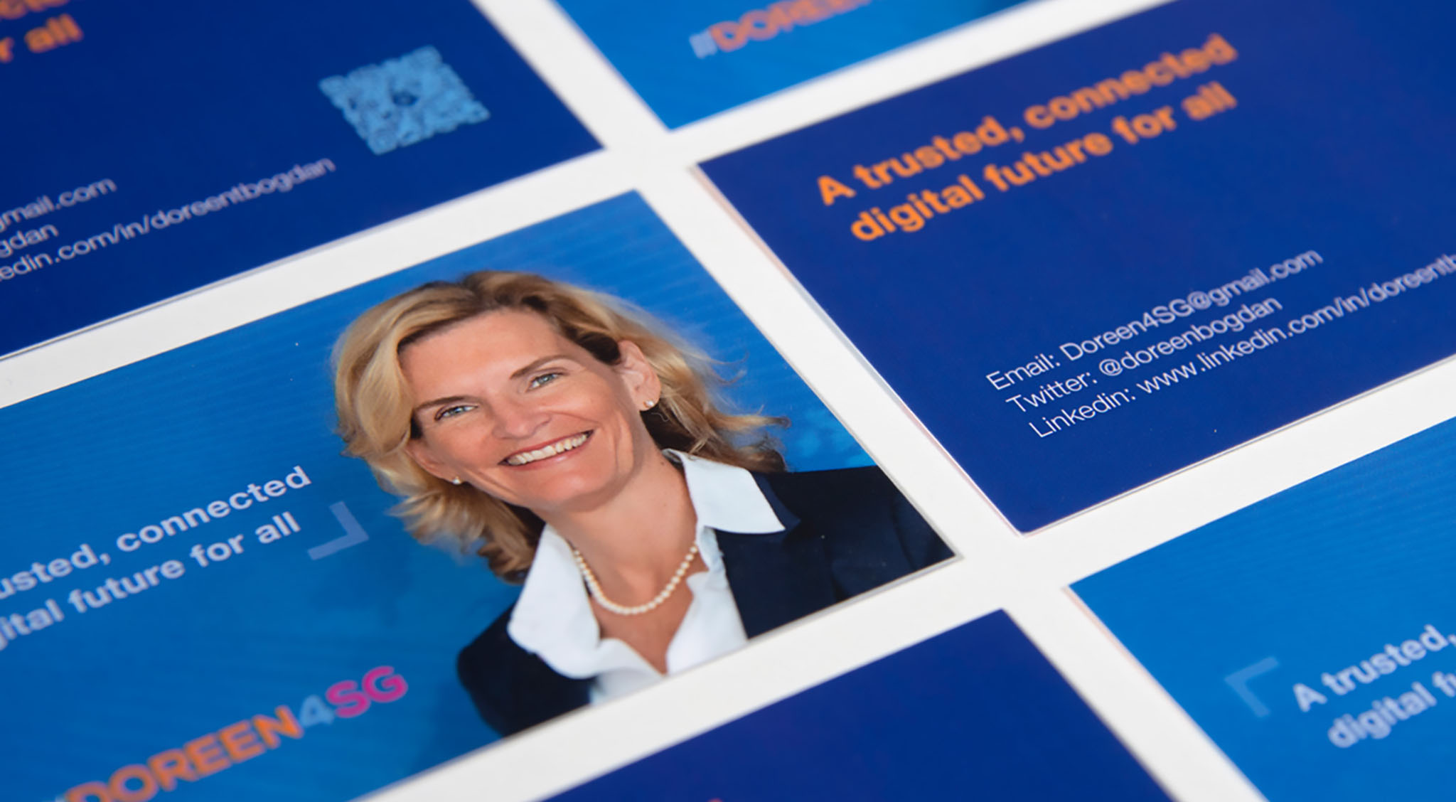 Image showing a business woman on social media cards as digital and print marketing samples created by SmartCuts Creative in Lausanne and Geneva, Switzerland.